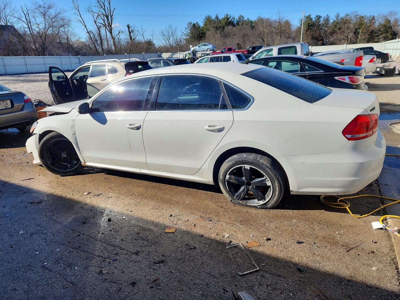 2013 Volkswagen Passat Se - Image 2