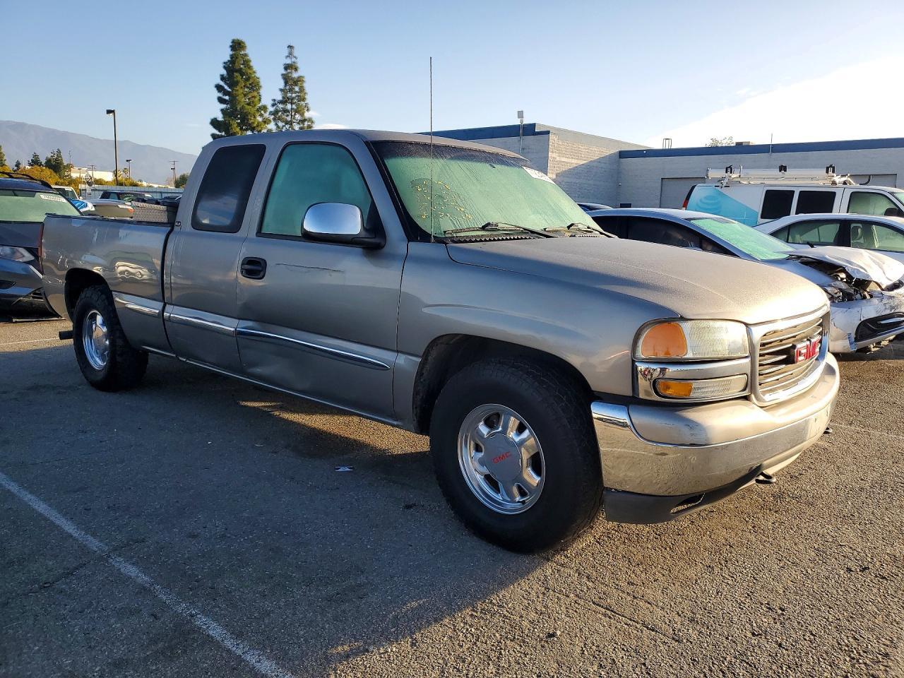 2002 GMC New Sierra C1500 - Фото 4