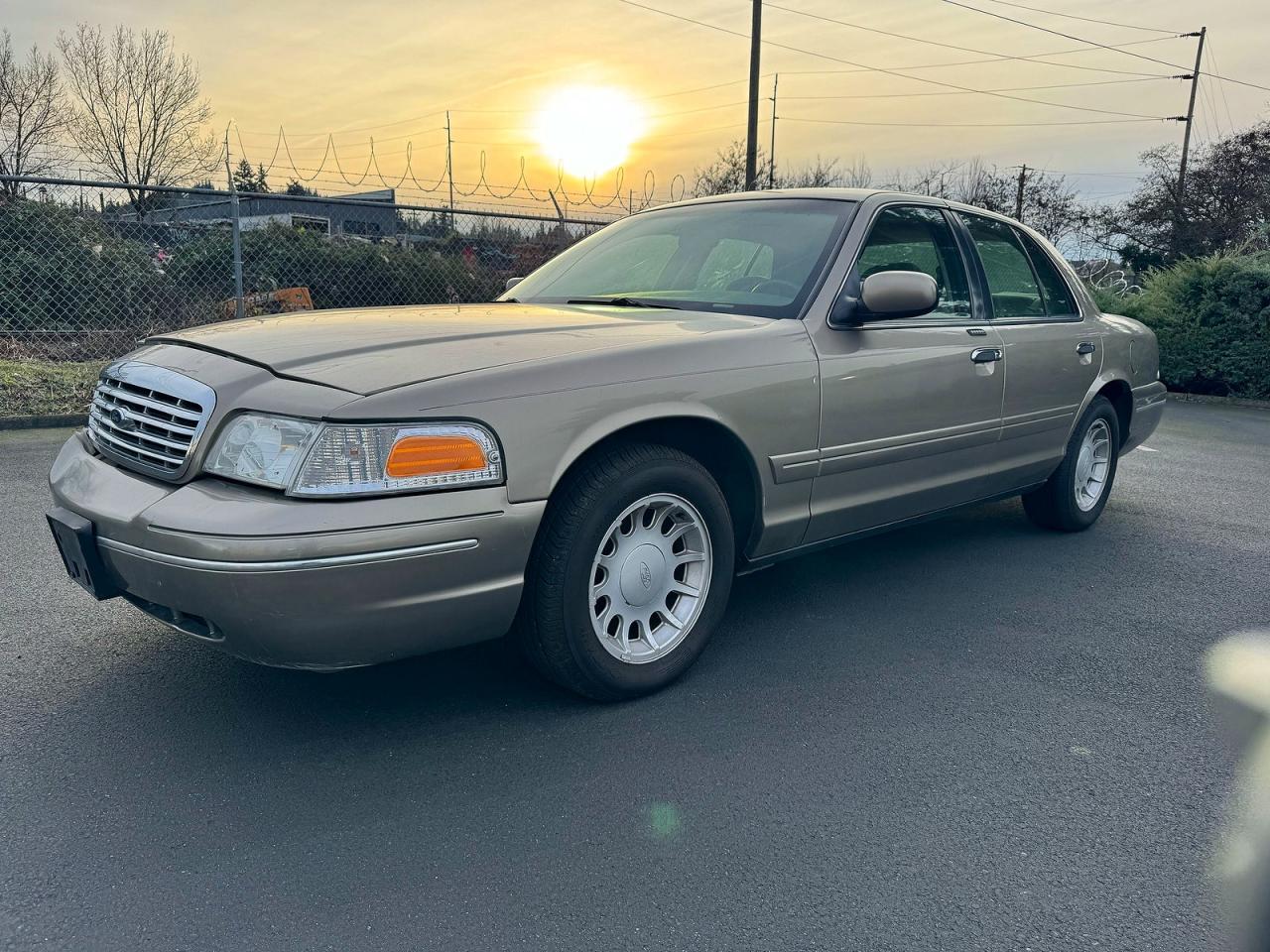 2001 Ford Crown Victoria Lx