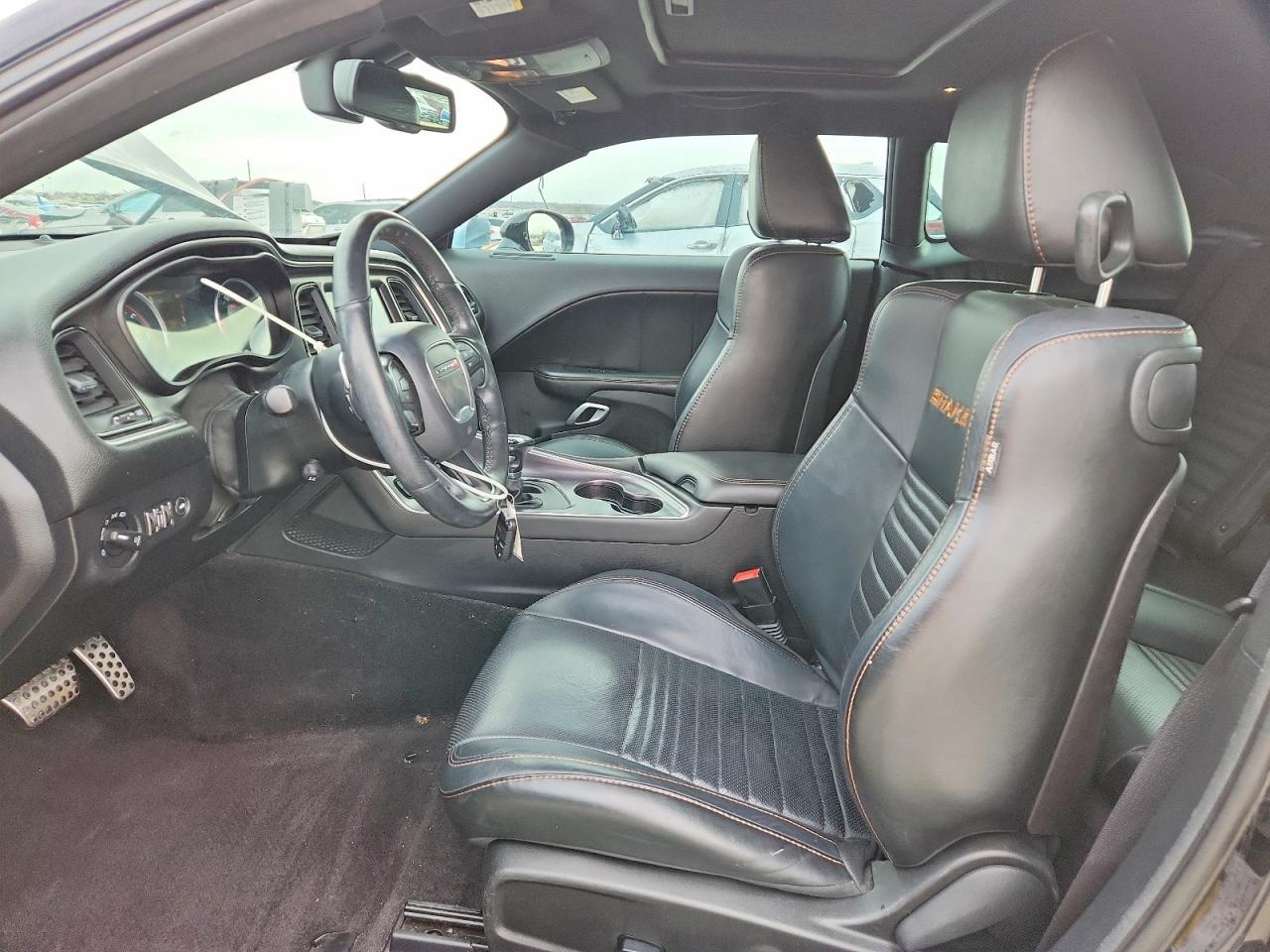 2016 Dodge Challenger R - Image 7