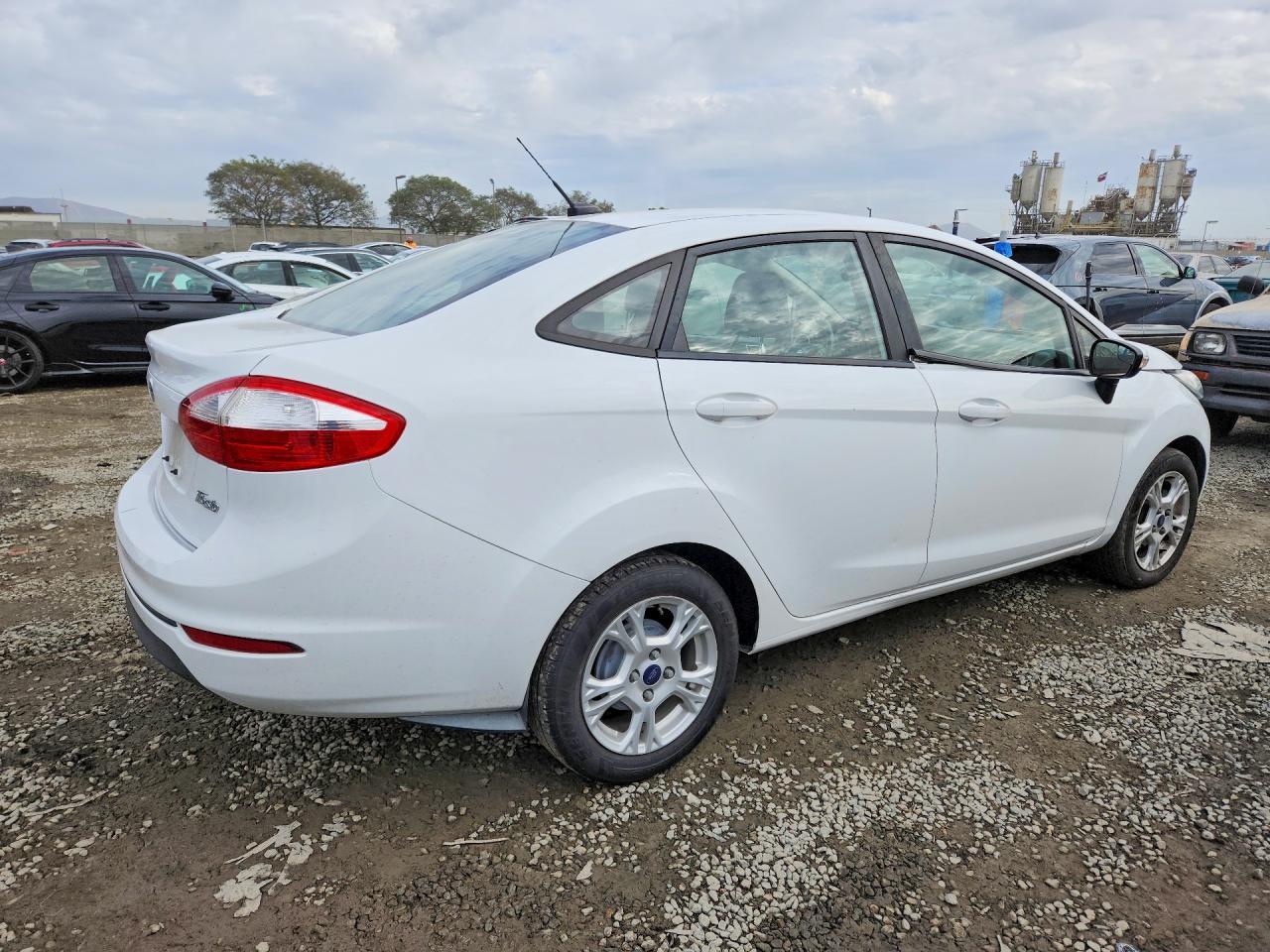 2016 Ford Fiesta Se - Image 3