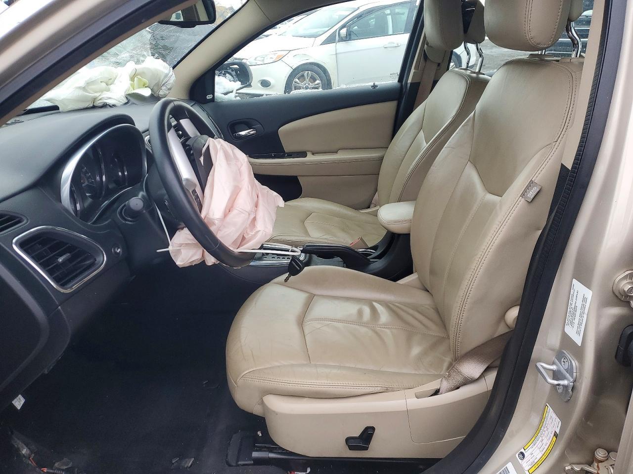 2013 Chrysler 200 Limited - Image 7