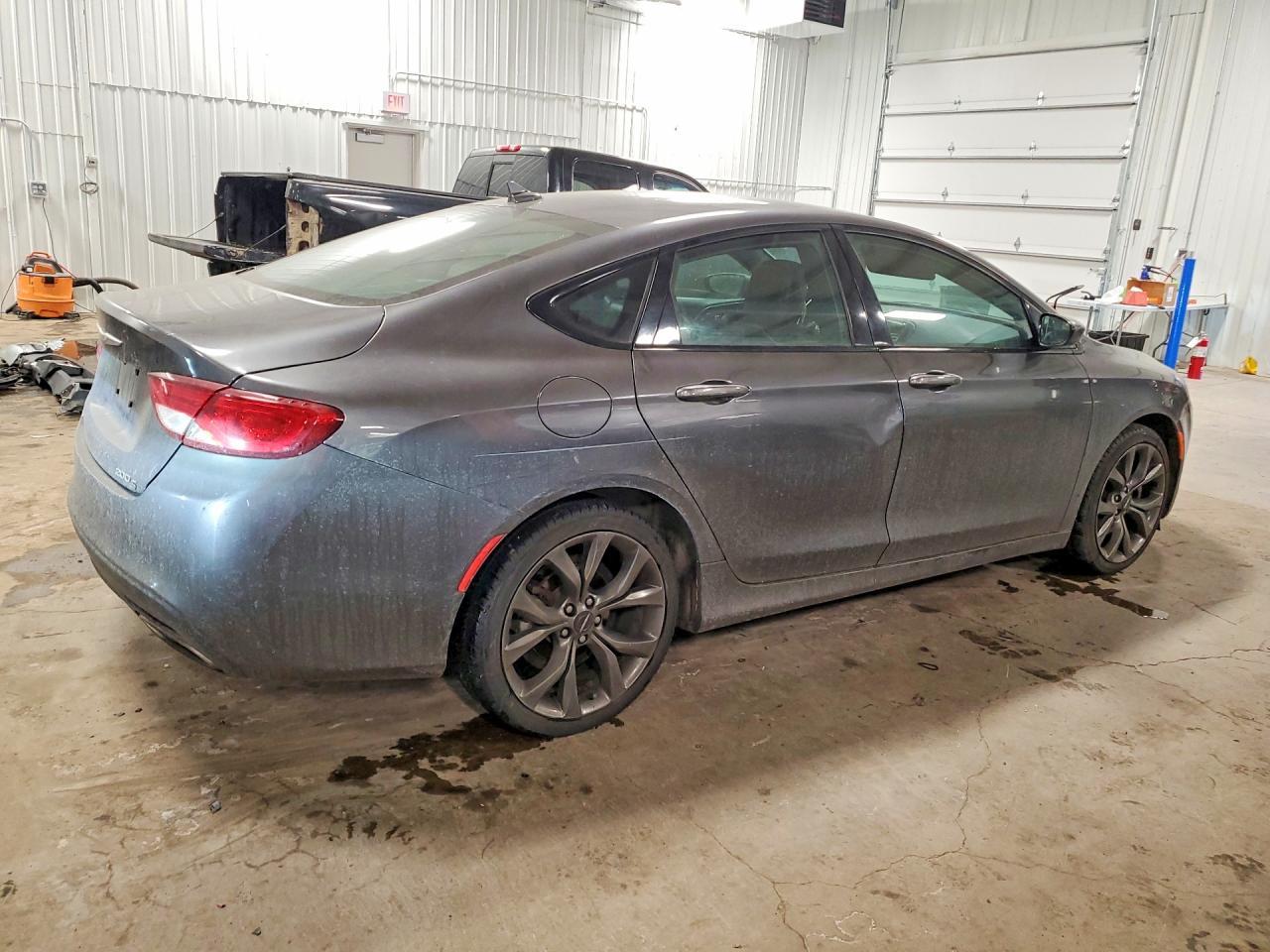 2015 Chrysler 200 S - Фото 3