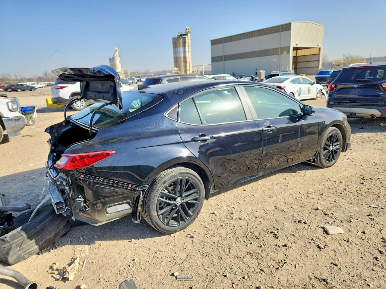2025 Toyota Camry Se - Image 3