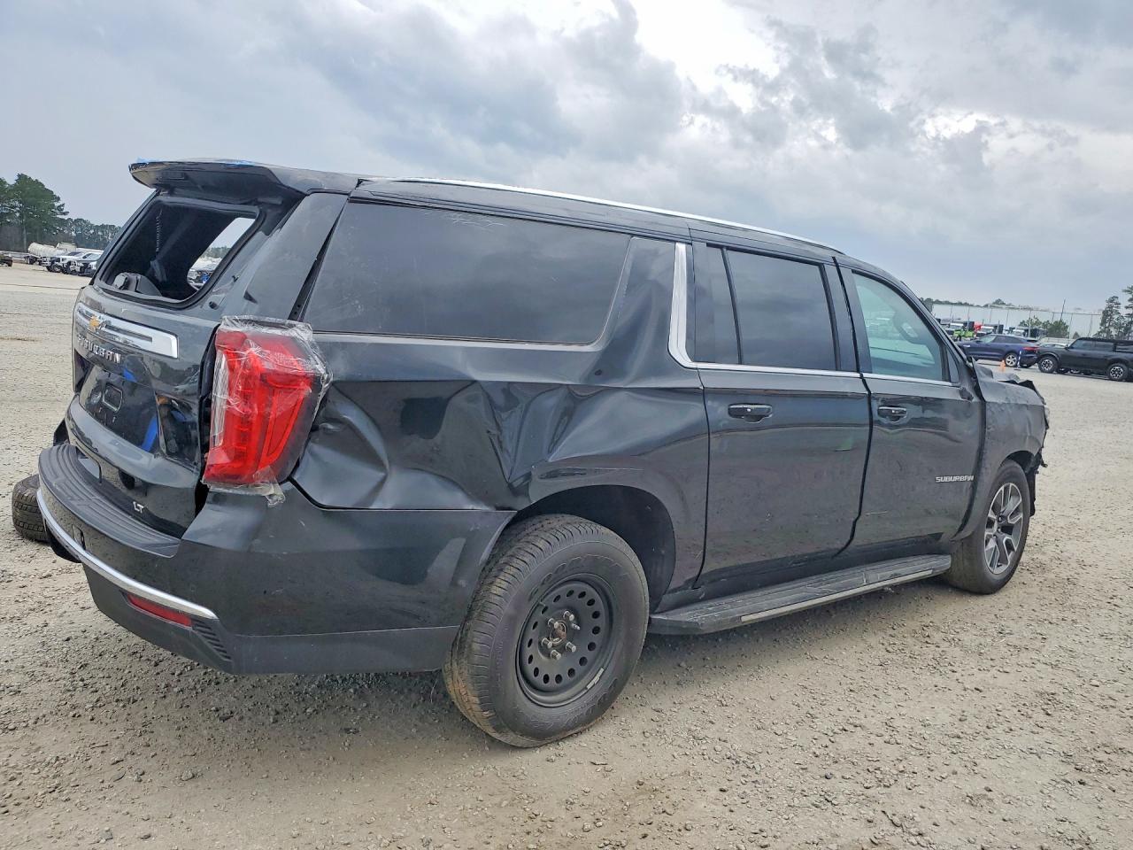 2023 Chevrolet Suburban K1500 Lt - Image 3