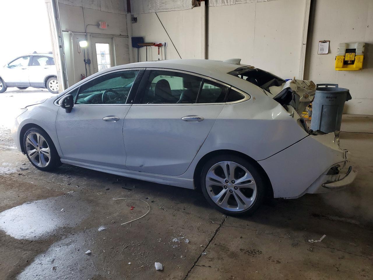 2016 Chevrolet Cruze Premier - Фото 2