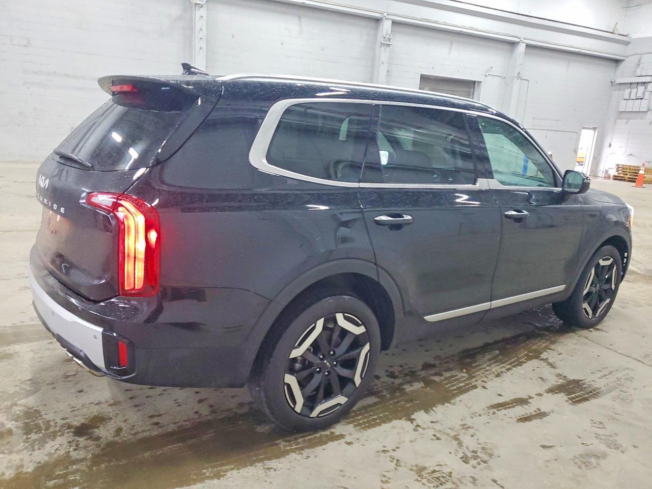 2024 Kia Telluride S - Image 3