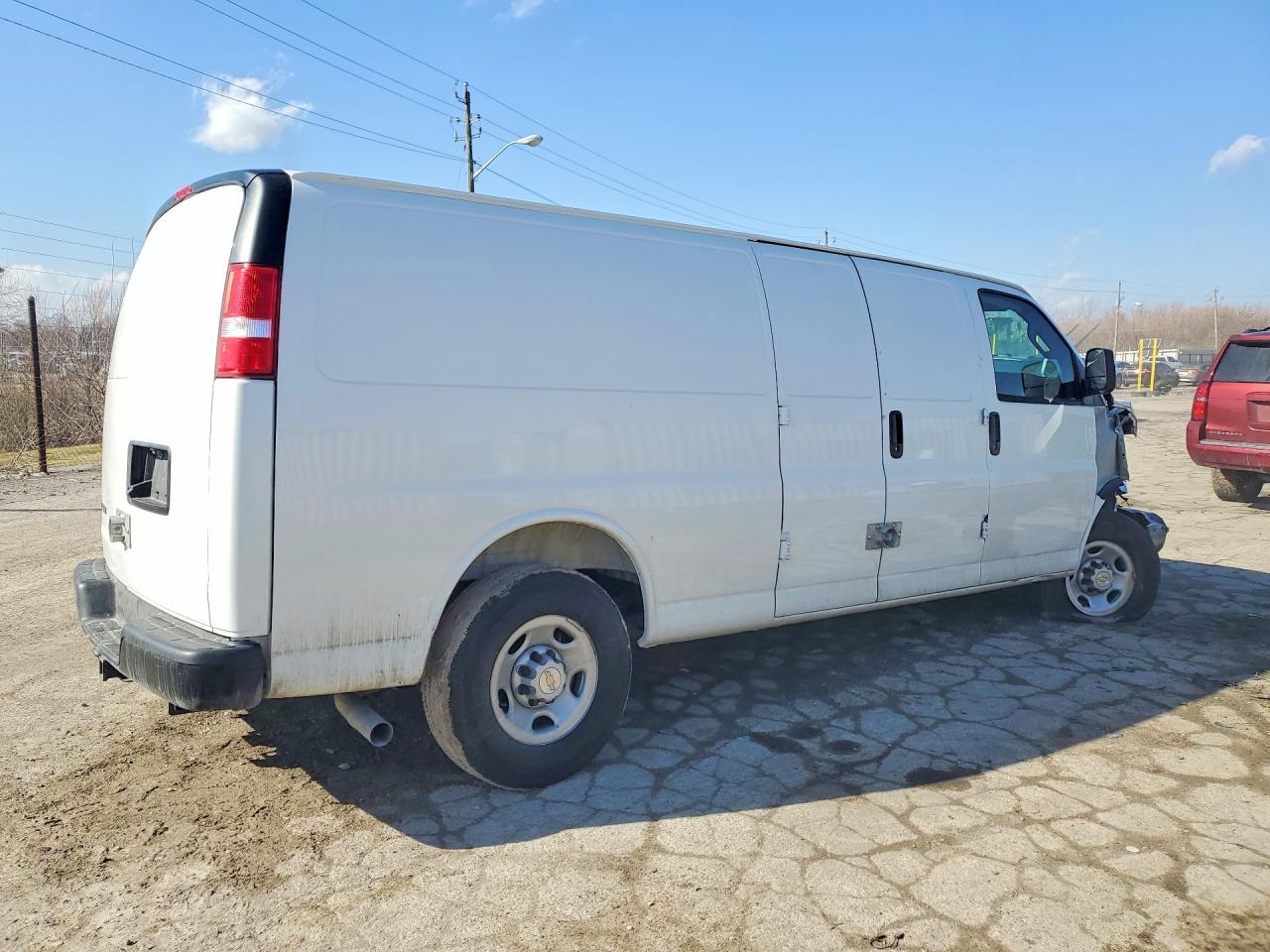 2025 Chevrolet Express 3500 Cargo Delivery Van - Фото 3