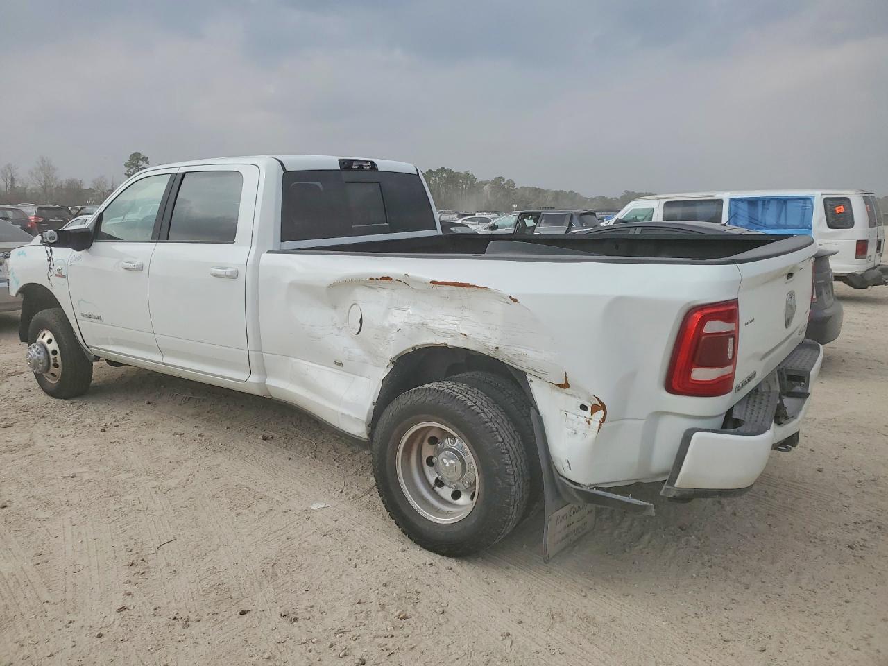 2024 Ram 3500 Laramie - Фото 2