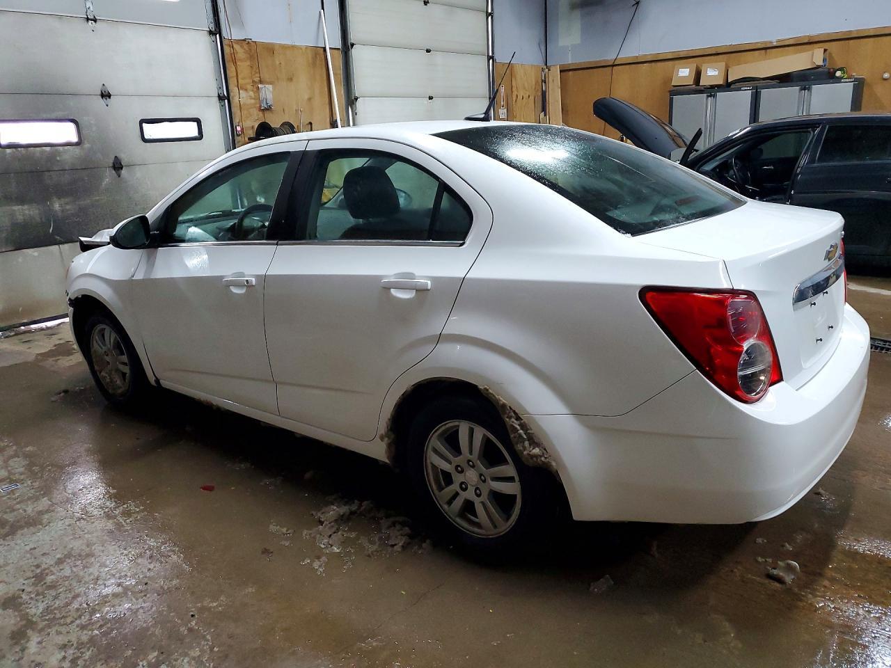 2014 Chevrolet Sonic Lt - Image 2