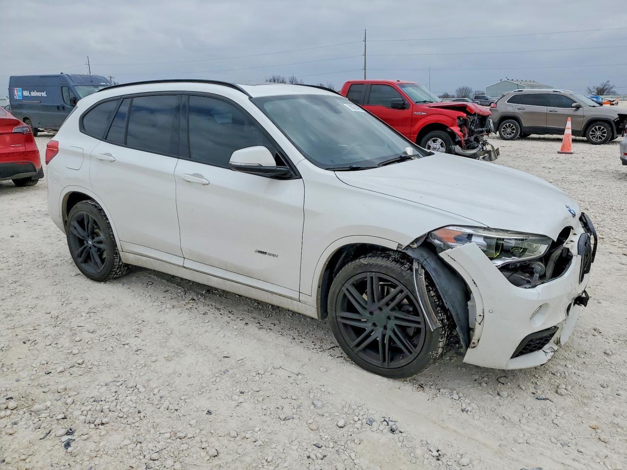 2017 BMW X1 xDrive28I - Фото 4