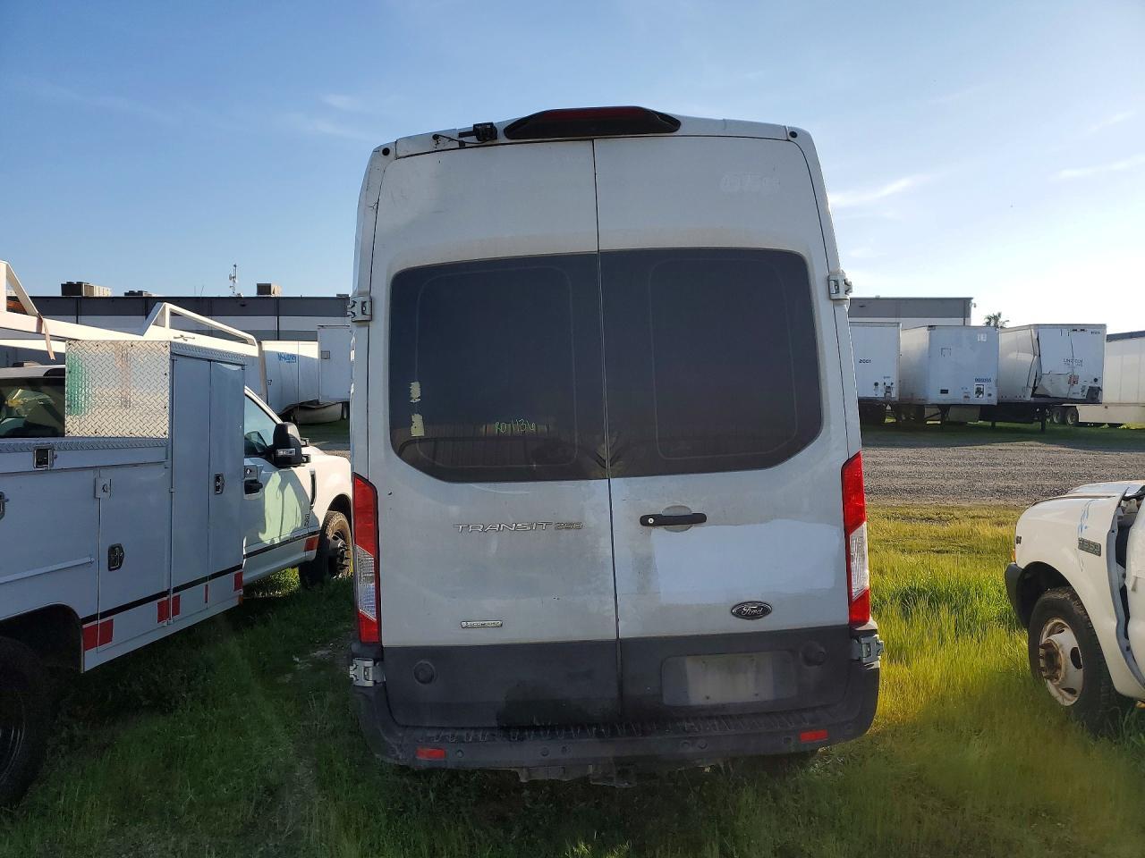 2019 Ford Transit U - Фото 6