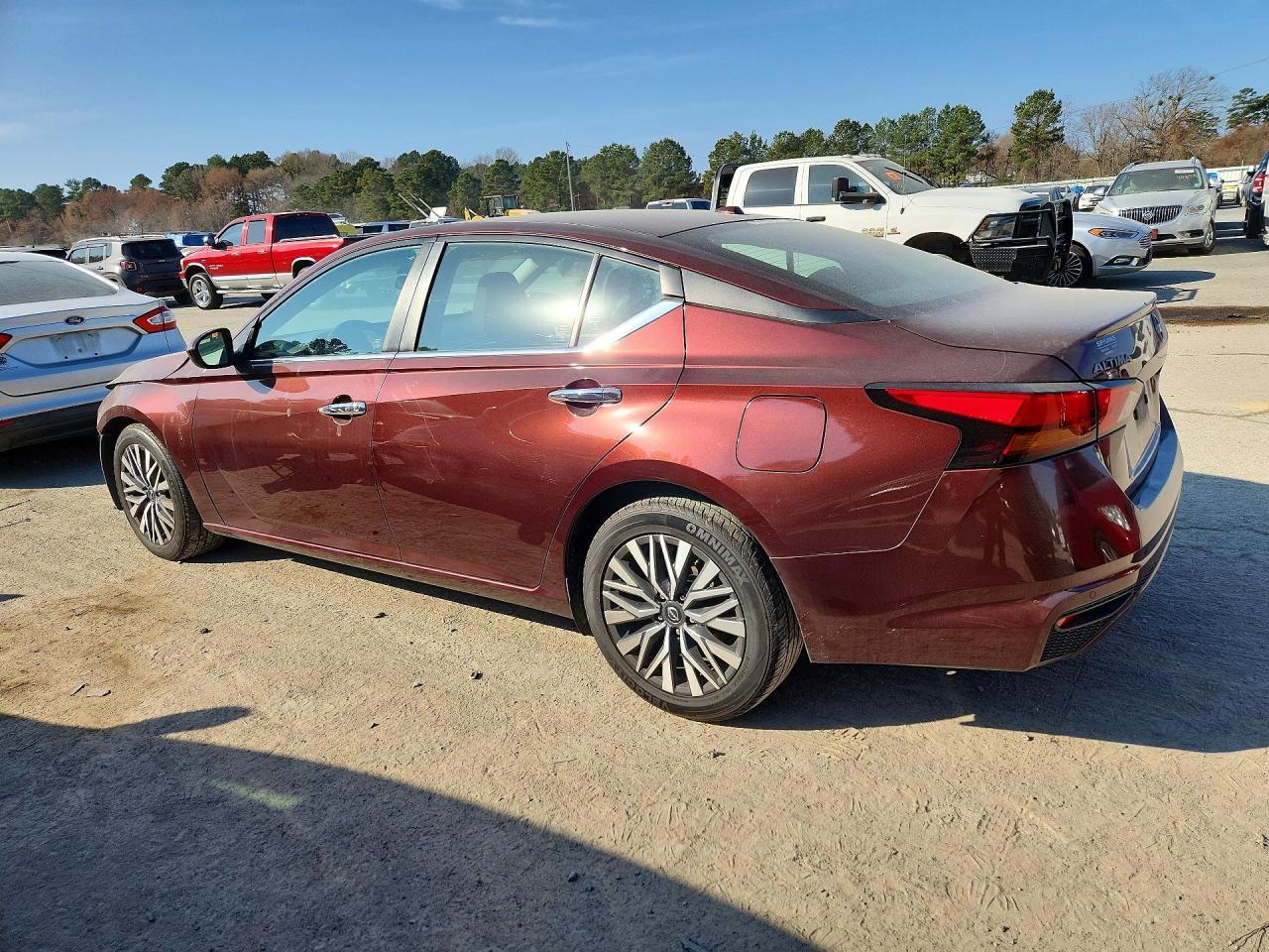 2023 Nissan Altima Sv - Image 2