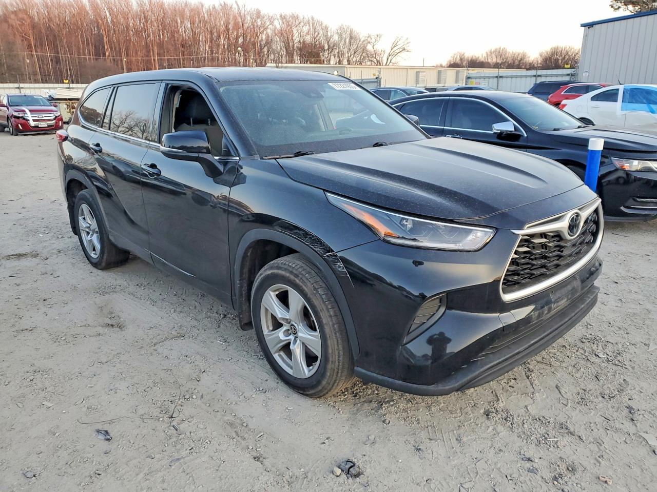 2021 Toyota Highlander L - Image 4