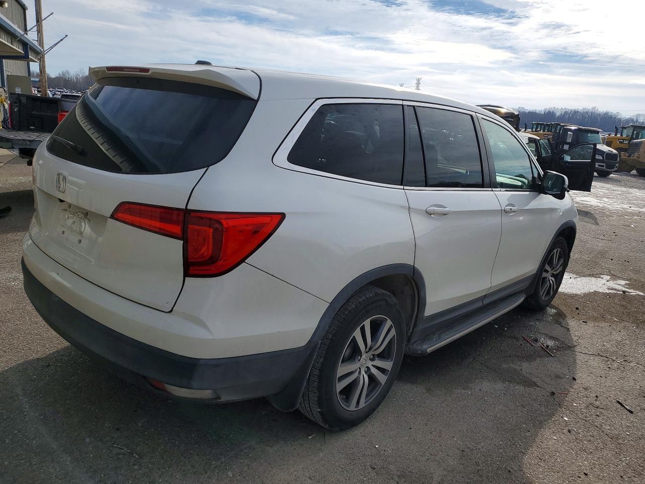 2017 Honda Pilot Exl - Image 3