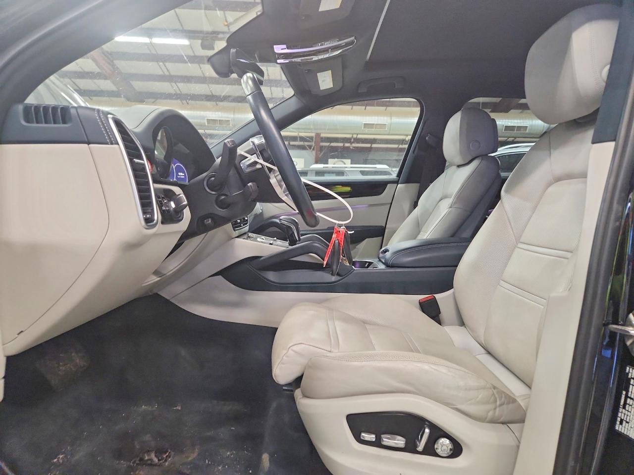 2019 Porsche Cayenne - Image 7