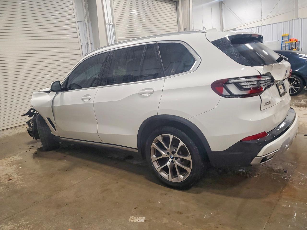 2022 BMW X5 xDrive40I - Фото 2