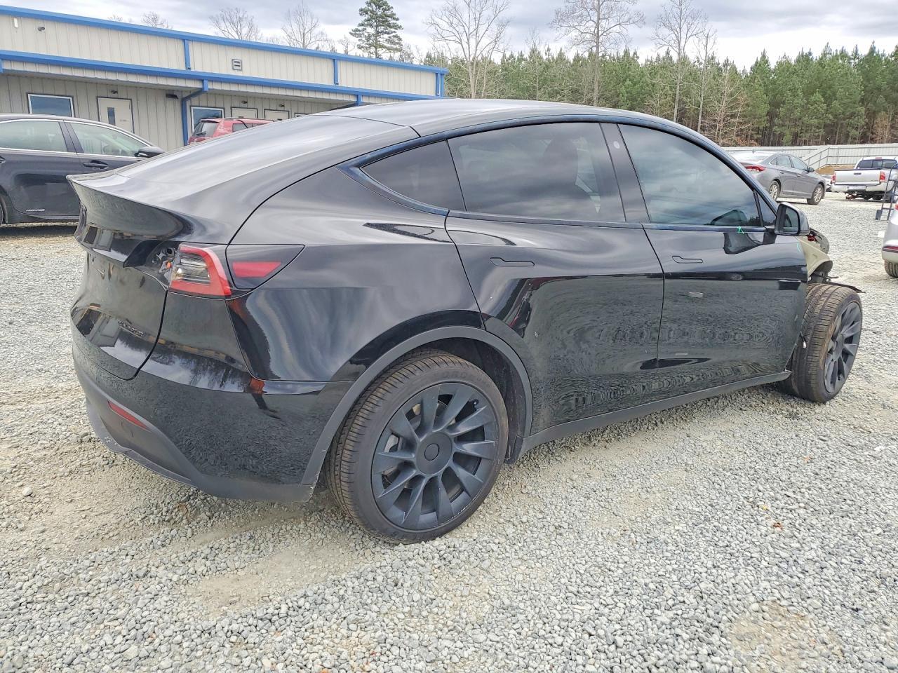 2022 Tesla Model Y - Image 3