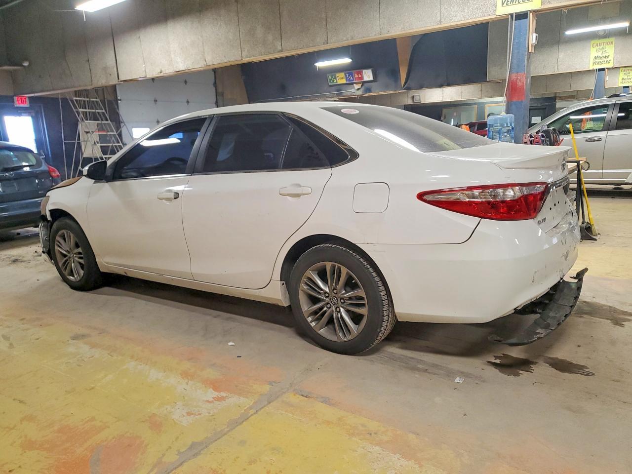 2017 Toyota Camry Le - Фото 2