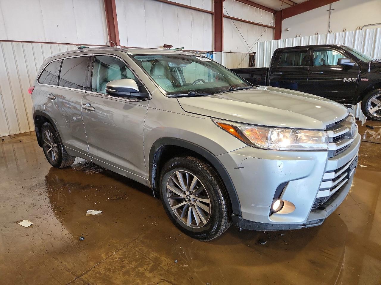 2017 Toyota Highlander Xle - Фото 4