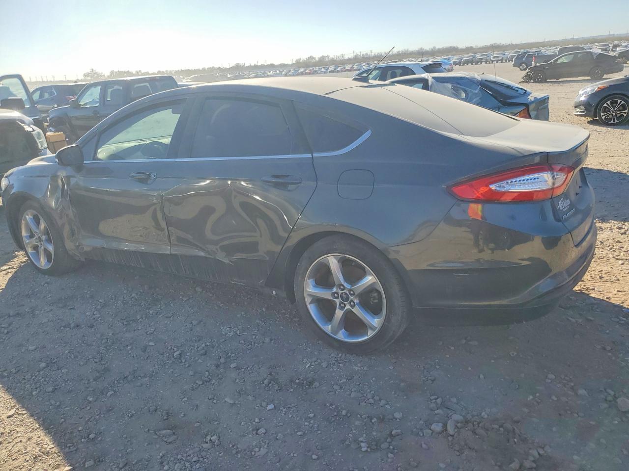 2015 Ford Fusion Se - Фото 2