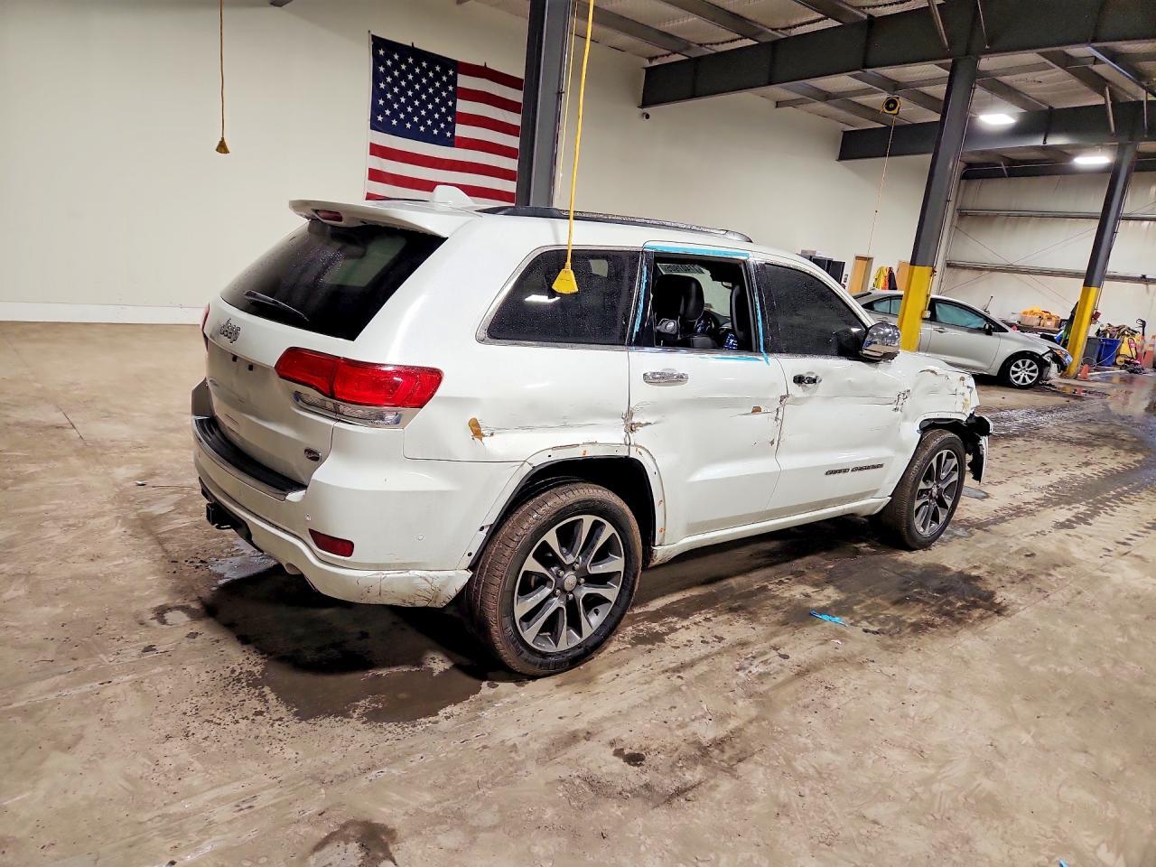 2018 Jeep Grand Cherokee Overland - Фото 3
