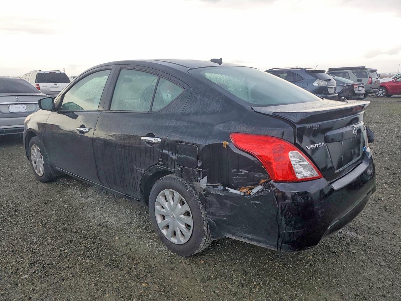 2016 Nissan Versa S - Фото 2