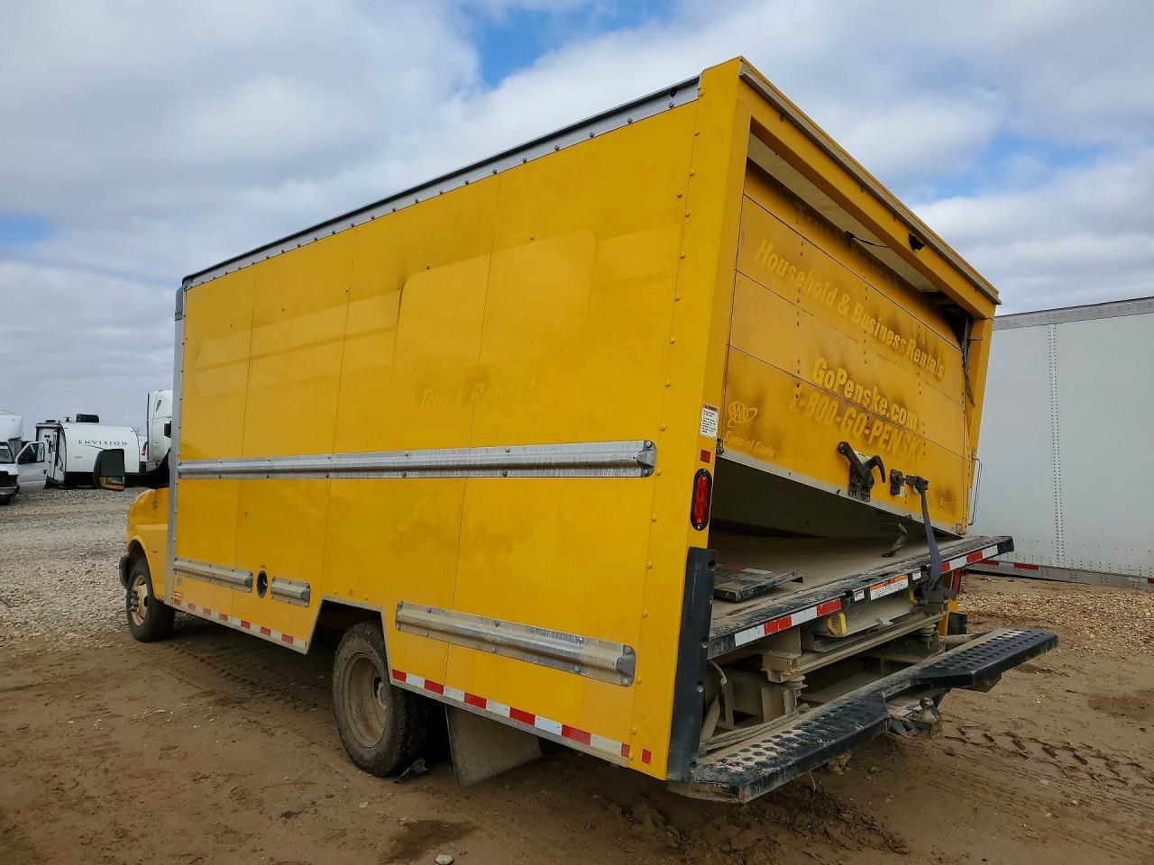 2023 GMC Savana G3500 - Box Truck *** Prior Fleet *** - Image 2