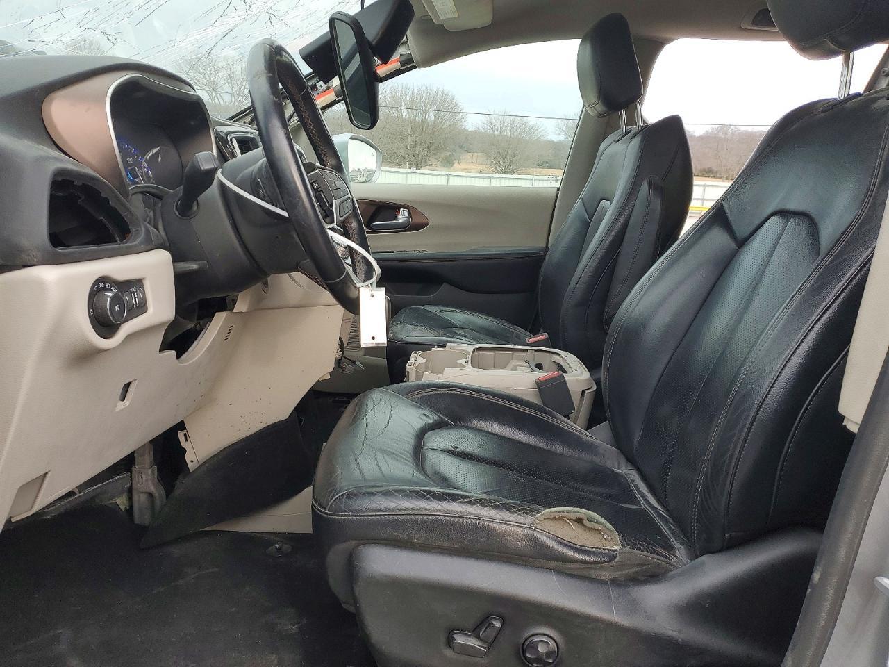 2018 Chrysler Pacifica Touring L - Image 7