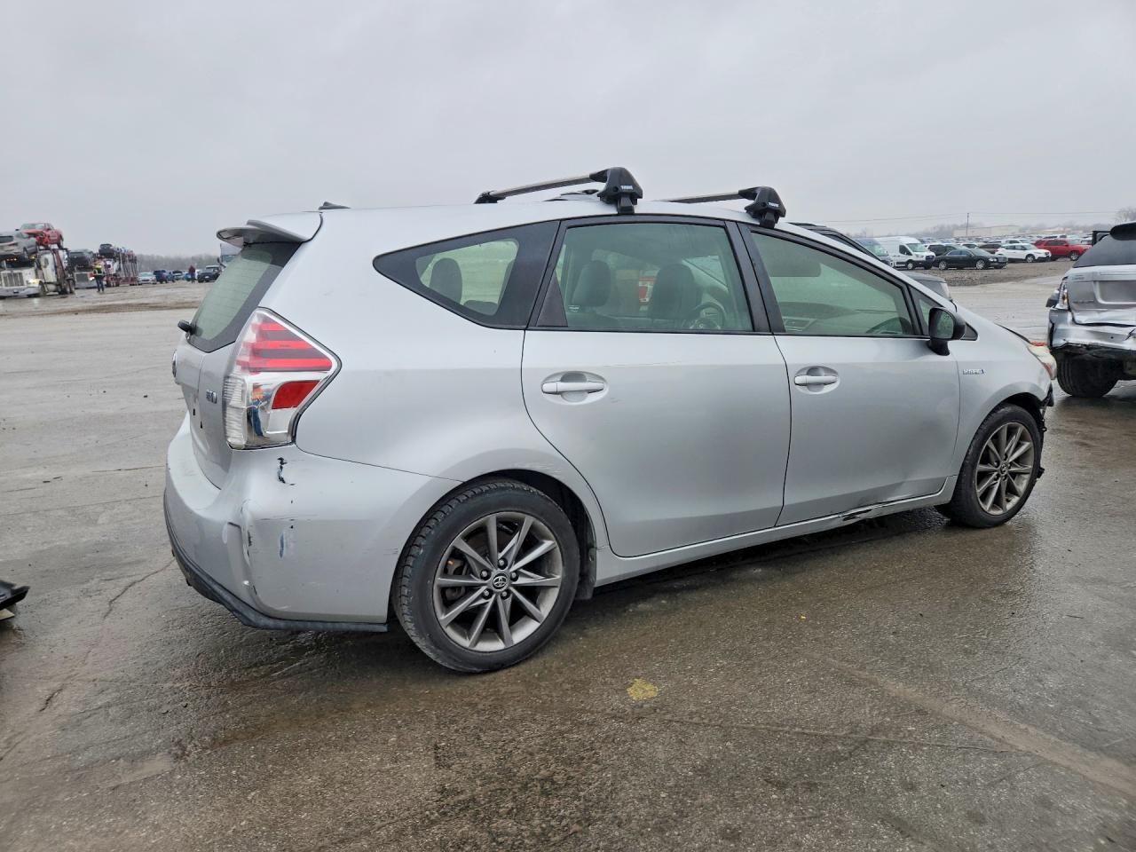 2015 Toyota Prius V - Фото 3