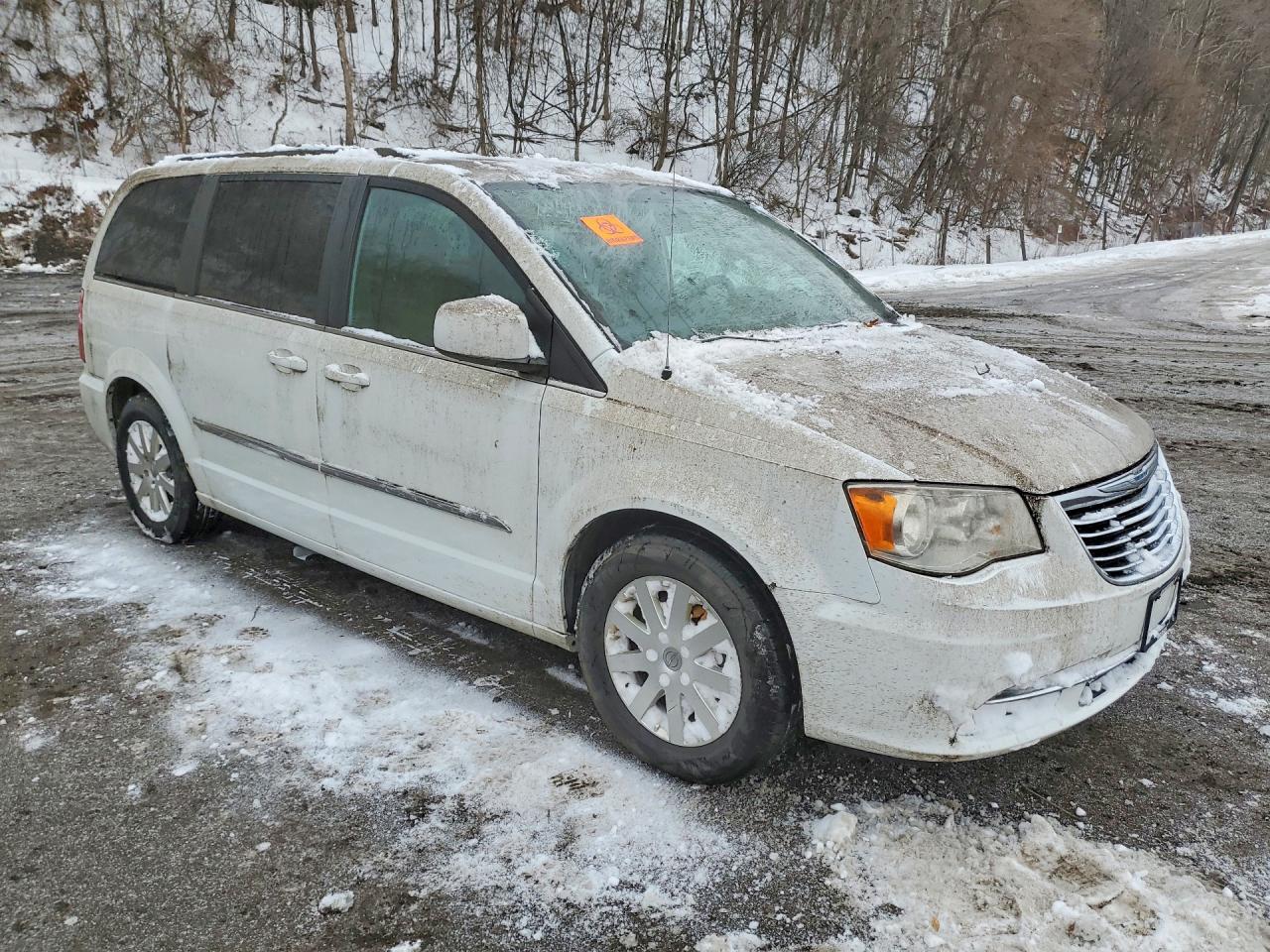2015 Chrysler Town And C - Image 4