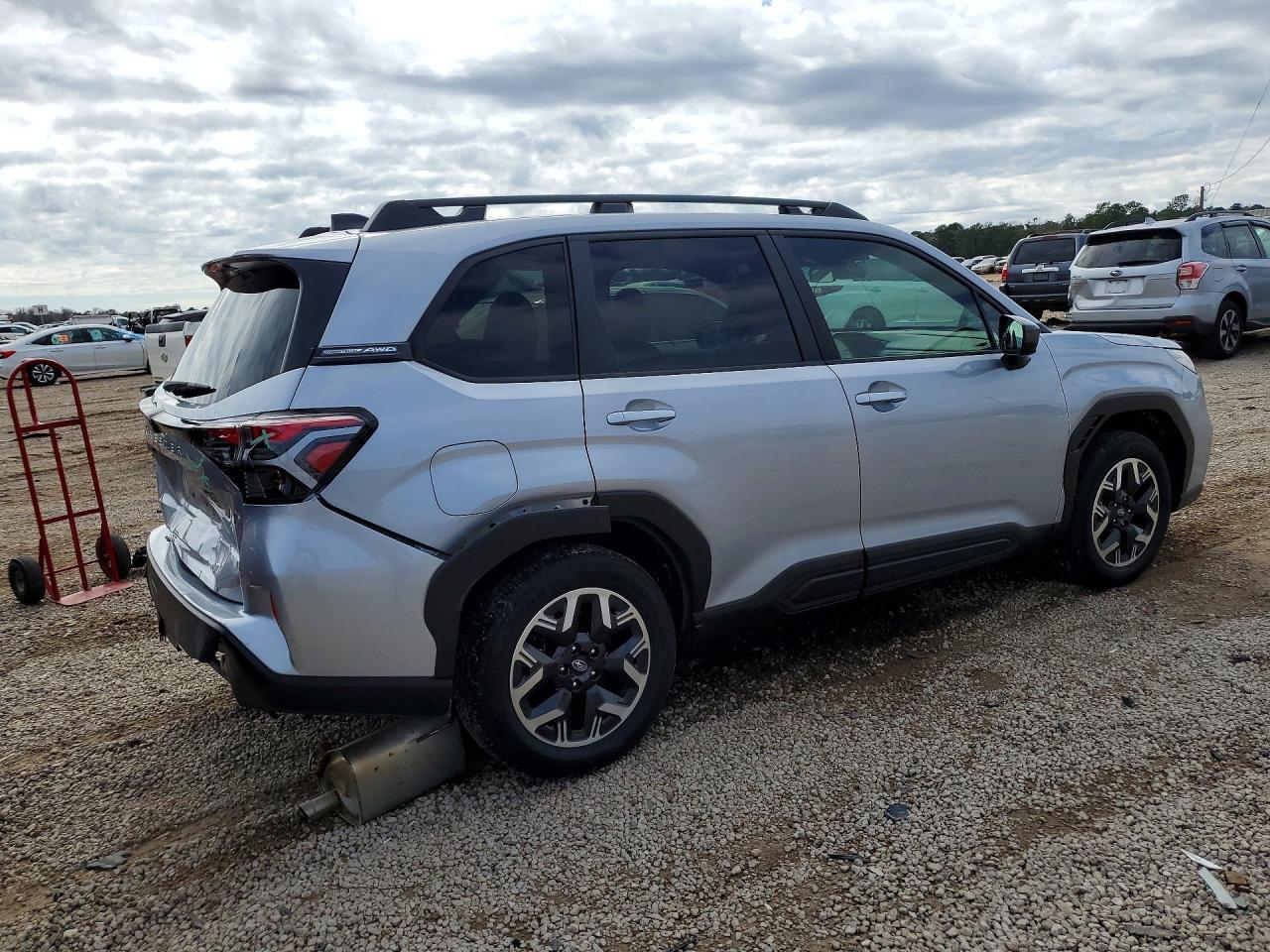 2025 Subaru Forester Premium - Фото 3