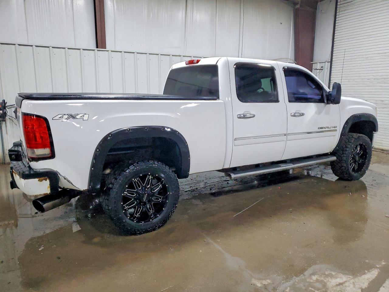 2012 GMC Sierra K2500 Denali - Image 3