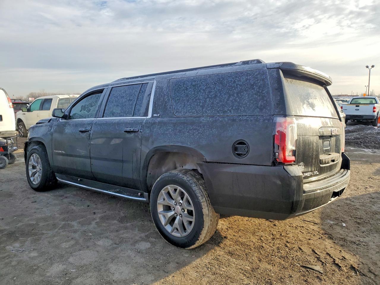2016 GMC Yukon Xl C1500 Slt - Фото 2