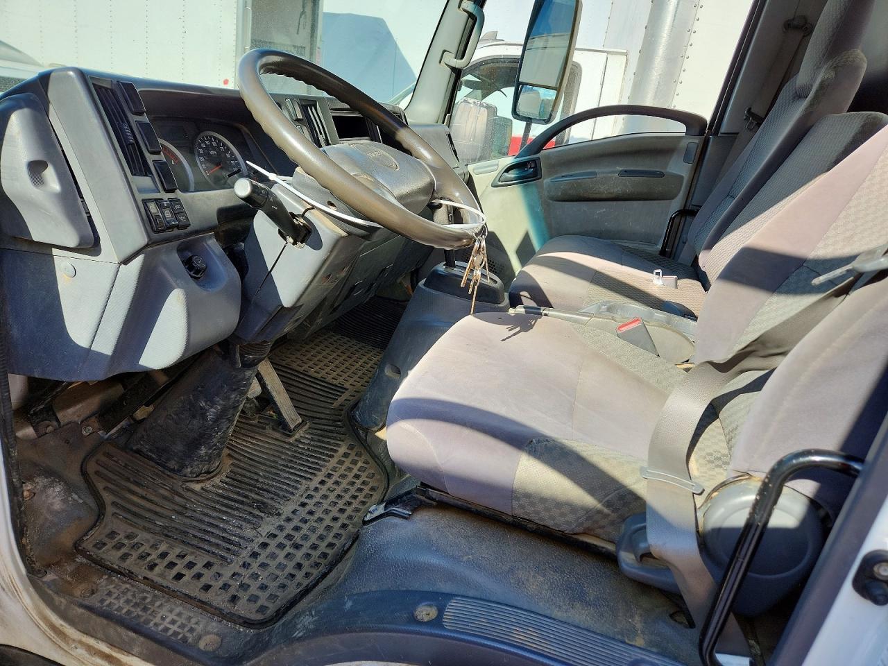 2011 Isuzu Npr Hd Box Truck - Фото 7