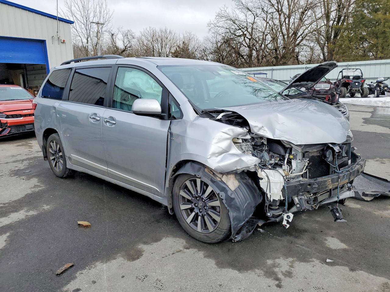 2018 Toyota Sienna - Фото 4