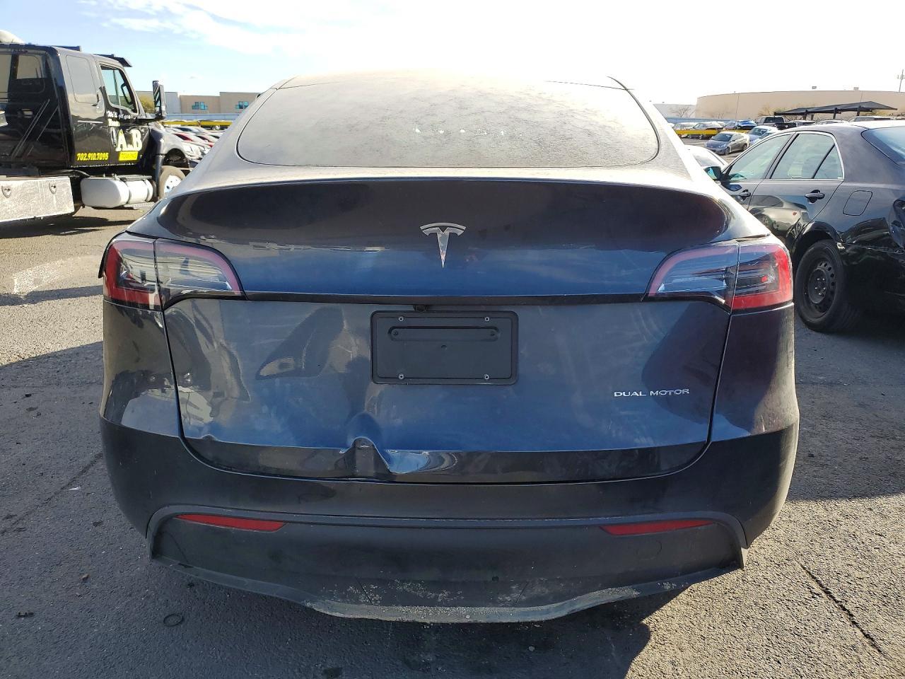 2025 Tesla Model Y - Image 6