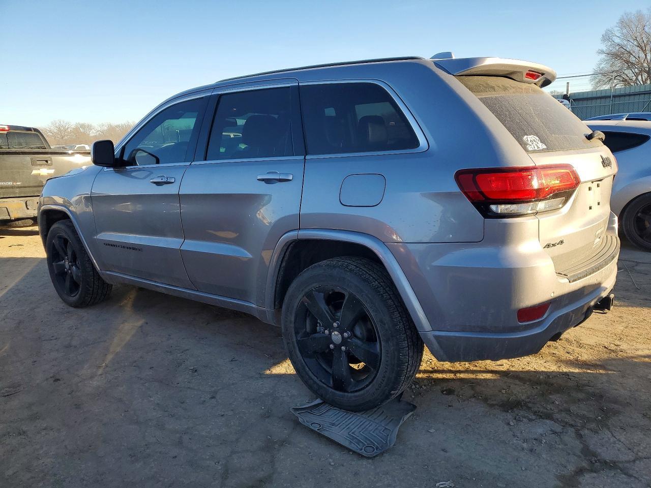 2015 Jeep Grand Cherokee Laredo - Фото 2