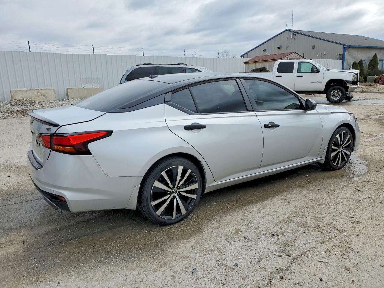2021 Nissan Altima 2.5 Sr - Image 3