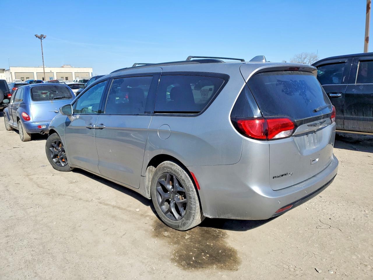 2018 Chrysler Pacifica Touring L - Фото 2