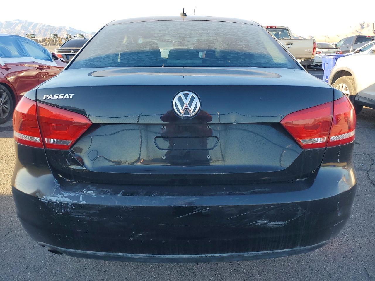 2012 Volkswagen Passat S - Фото 6