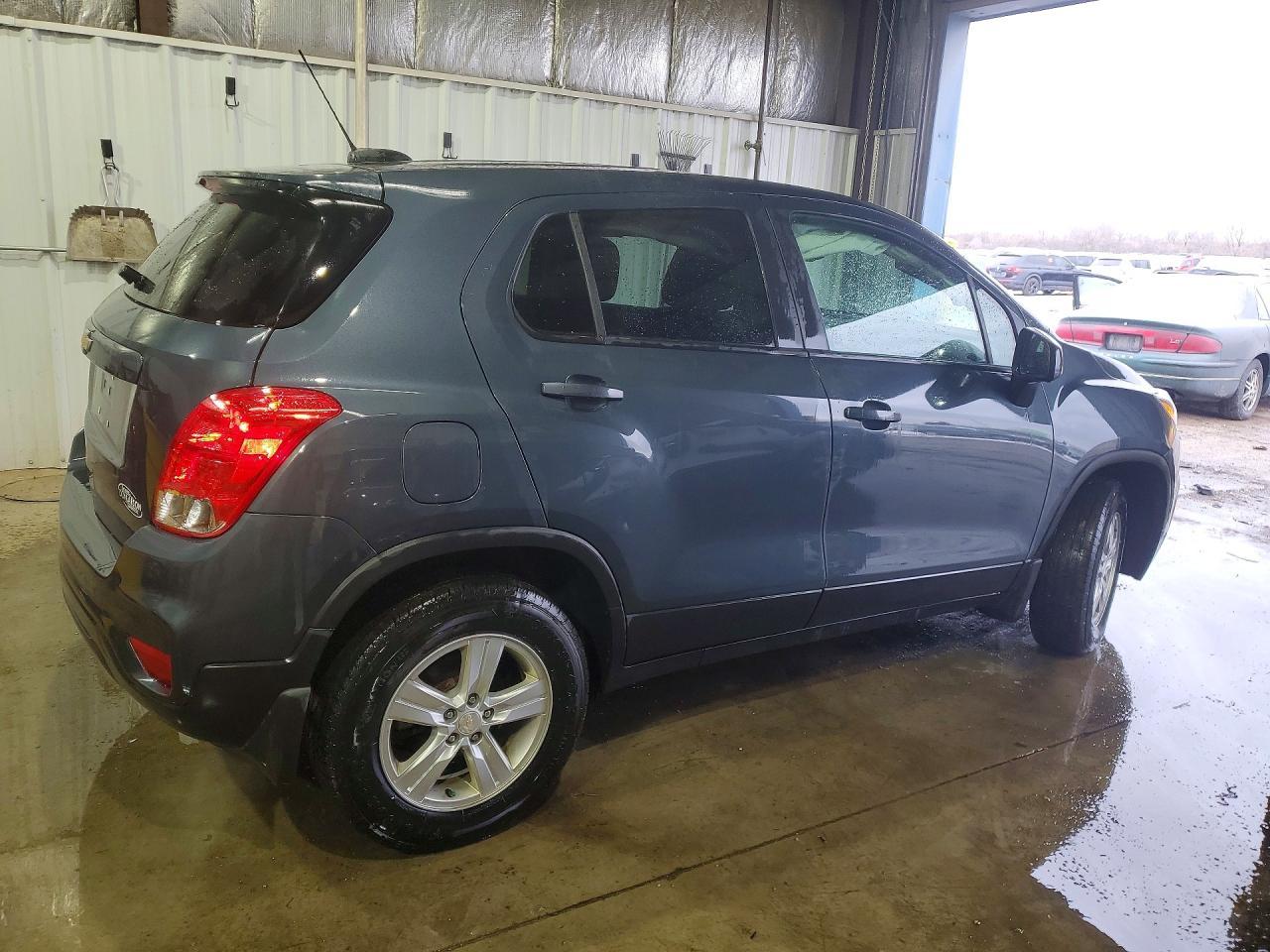 2021 Chevrolet Trax Ls - Image 3