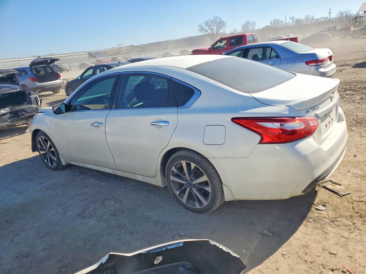 2016 Nissan Altima 2.5 - Image 2
