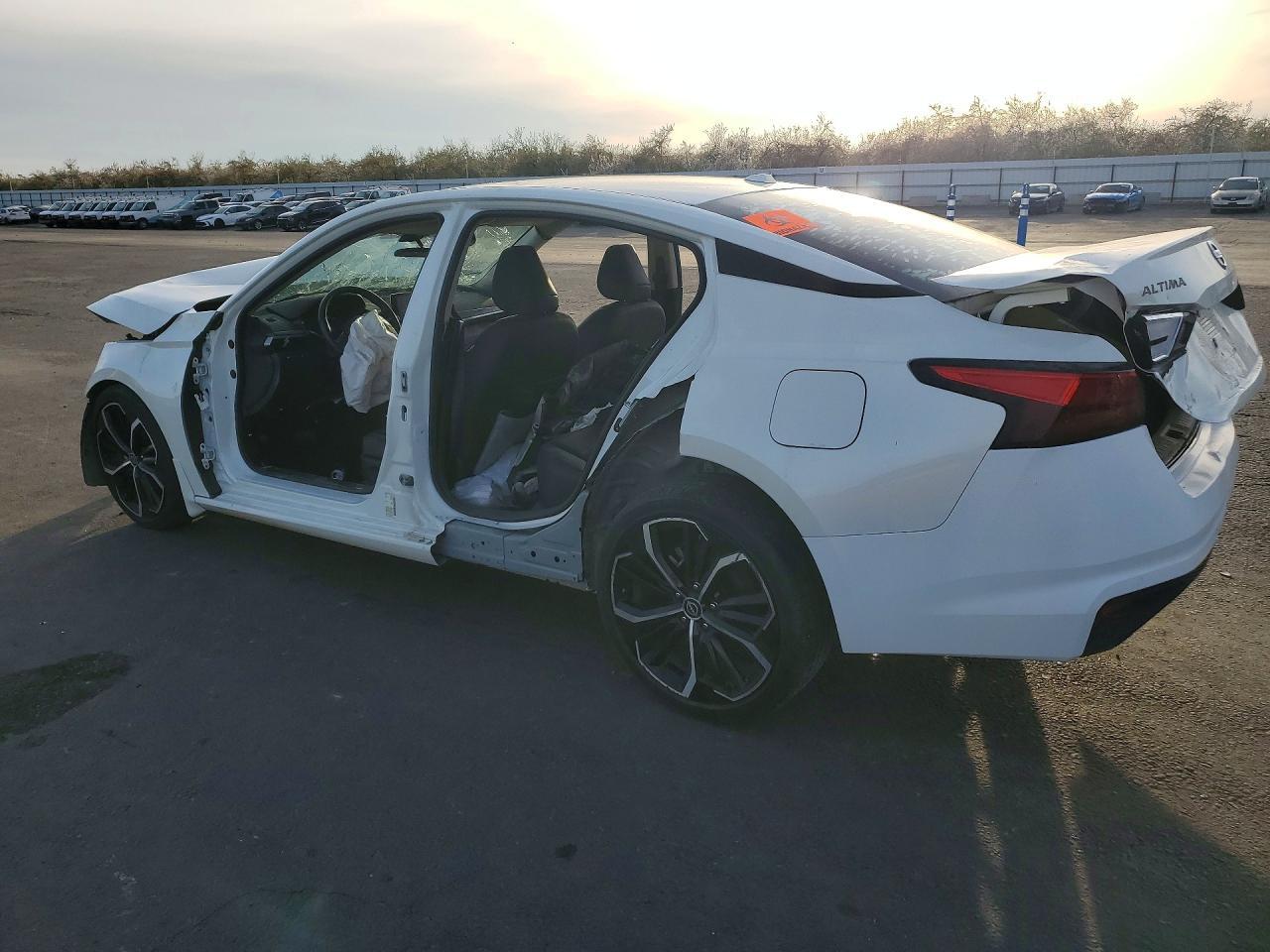 2023 Nissan Altima 2.5 Sr - Image 2