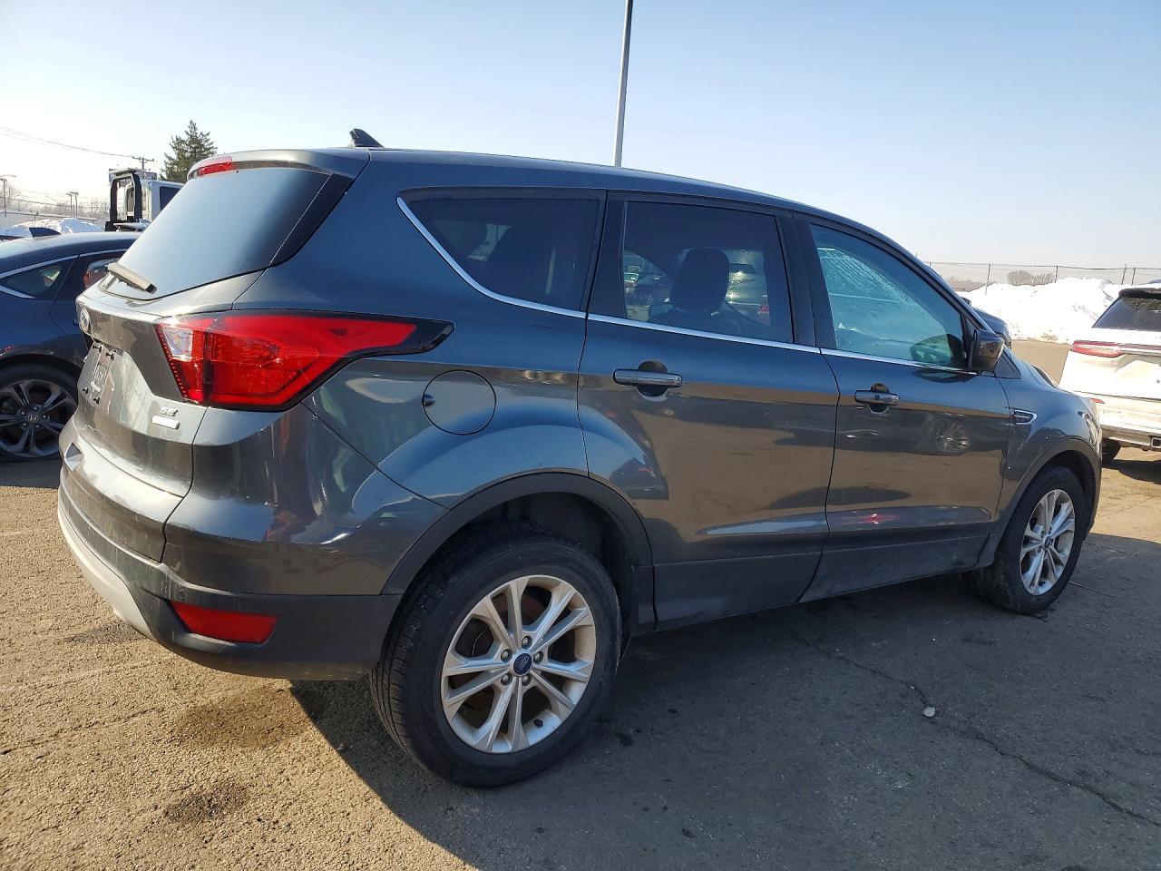 2019 Ford Escape Se - Фото 3