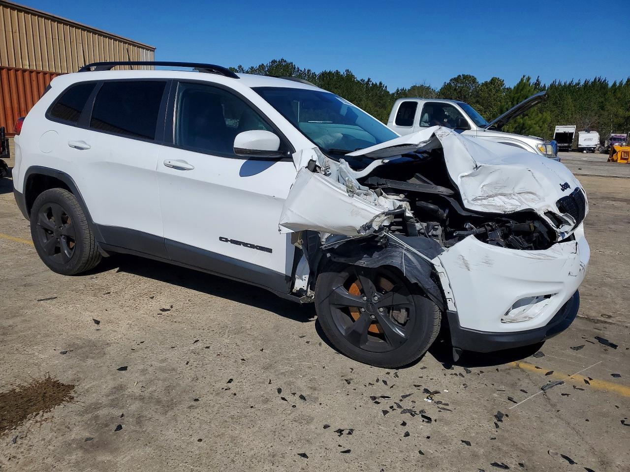 2019 Jeep Cherokee Latitude Plus - Image 4