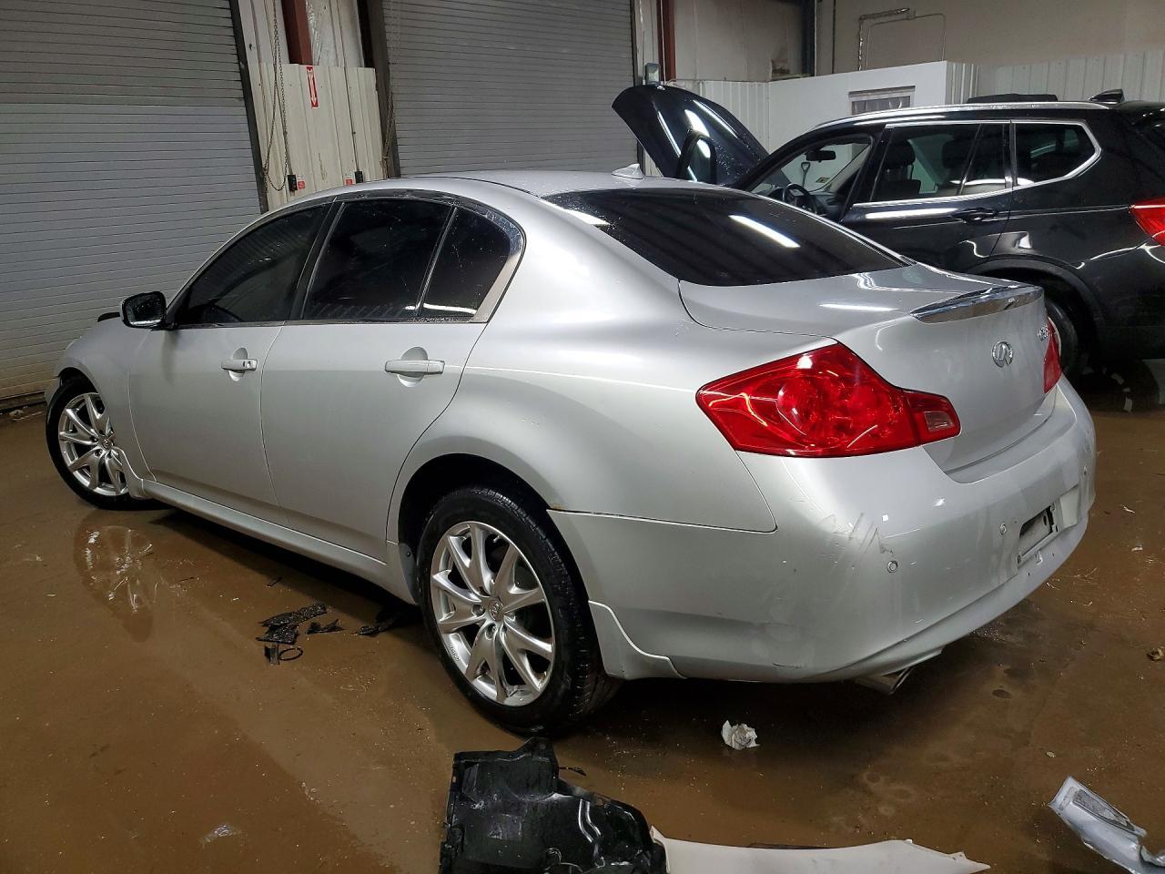 2010 Infiniti G37 Sedan X - Image 2