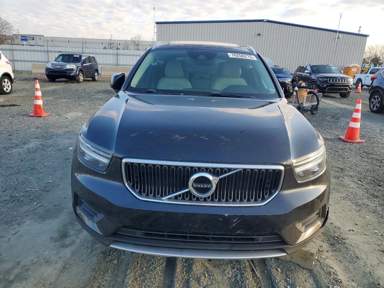 2020 Volvo Xc40 T5 Momentum - Image 5