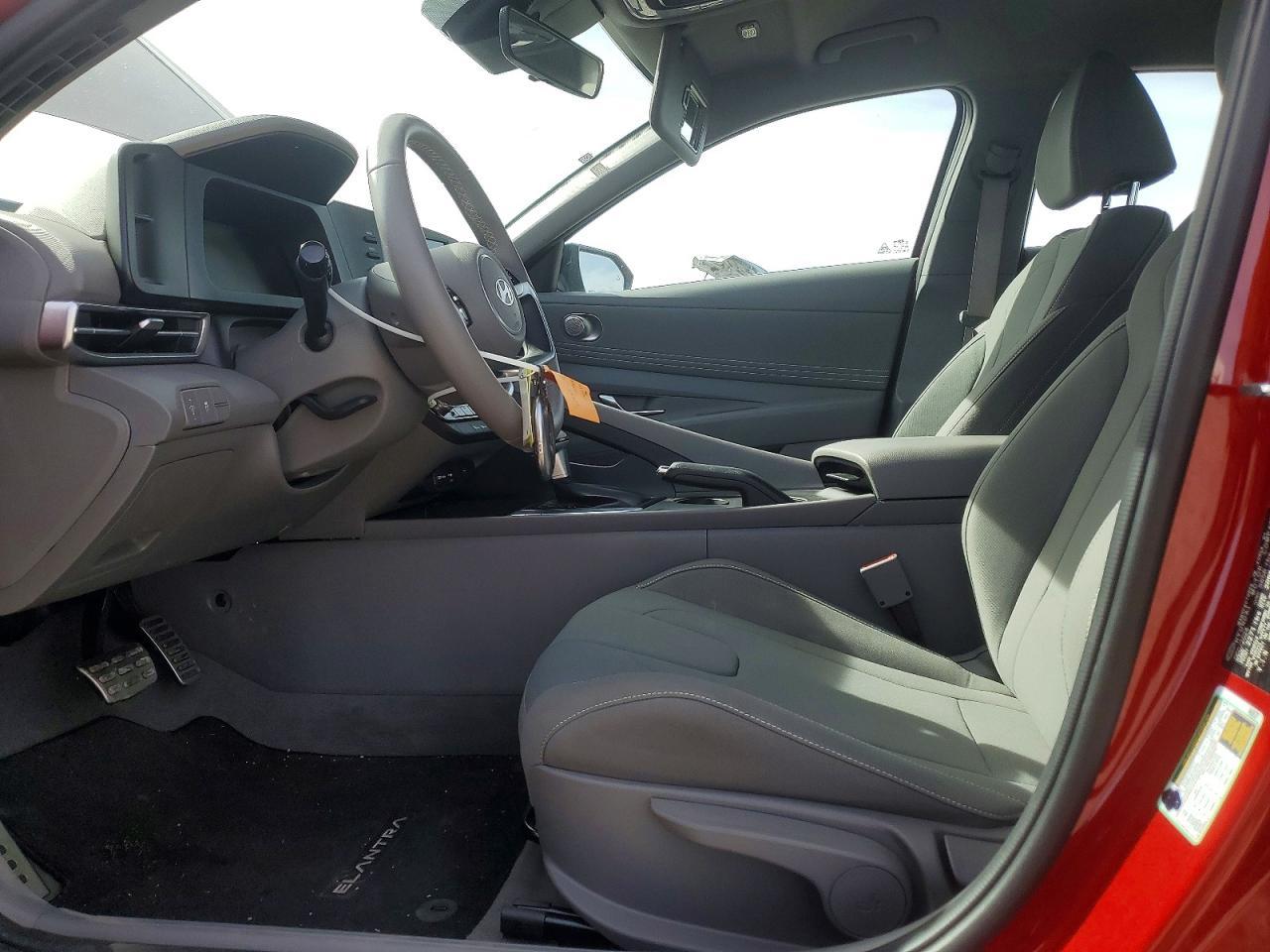 2025 Hyundai Elantra Sel Sport - Image 7