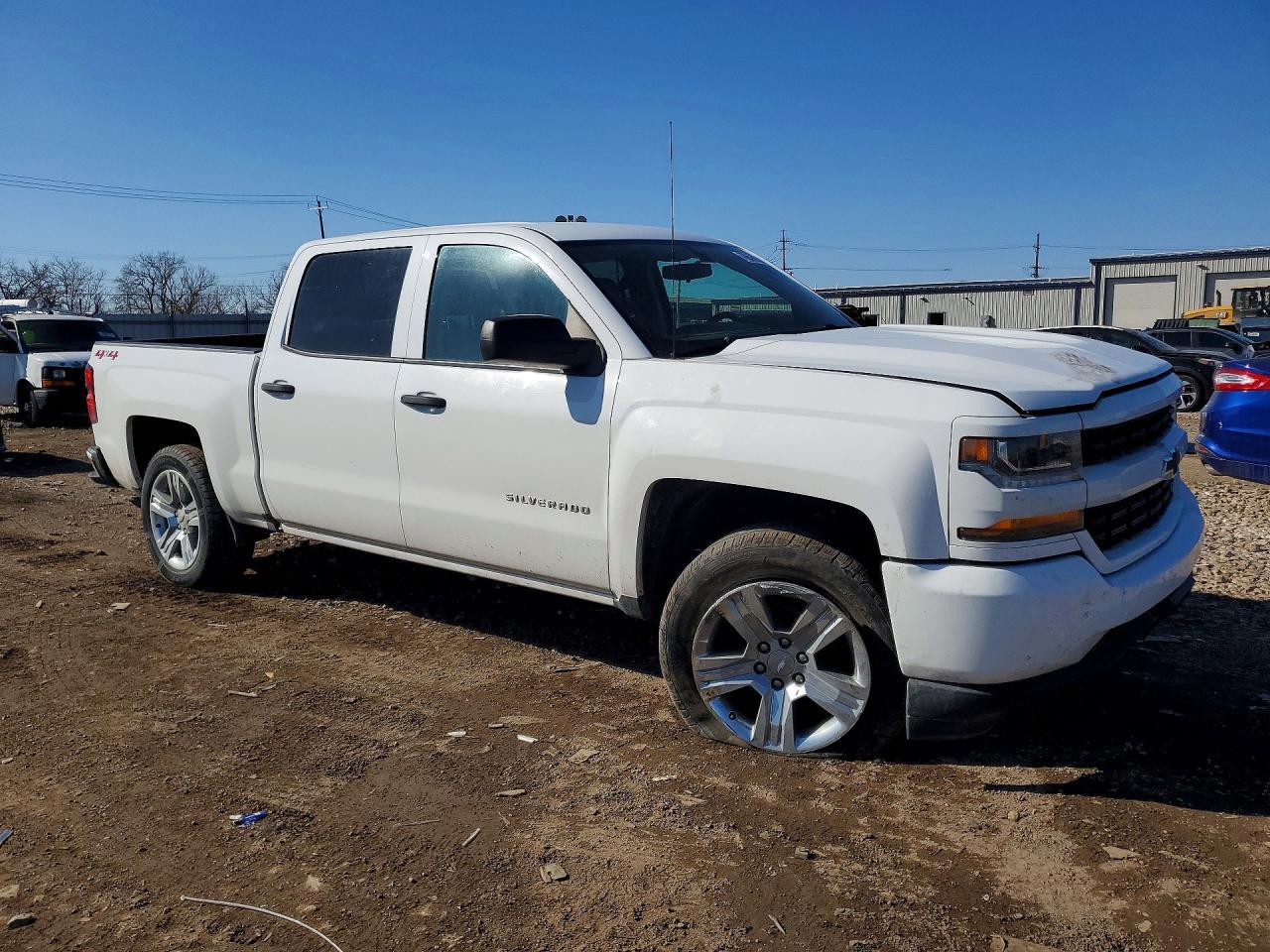 2018 Chevrolet Silverado K1500 Custom - Фото 4